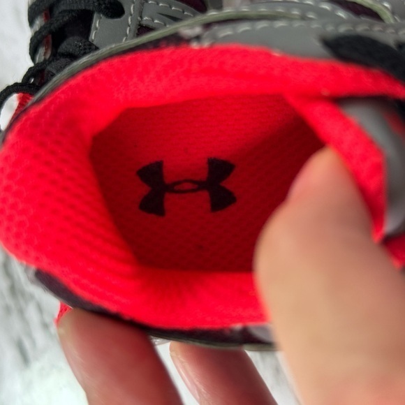 Under‎ Armour Spine Graphic Infant/Toddler Shoes- Sz 4K - Picture 6 of 8